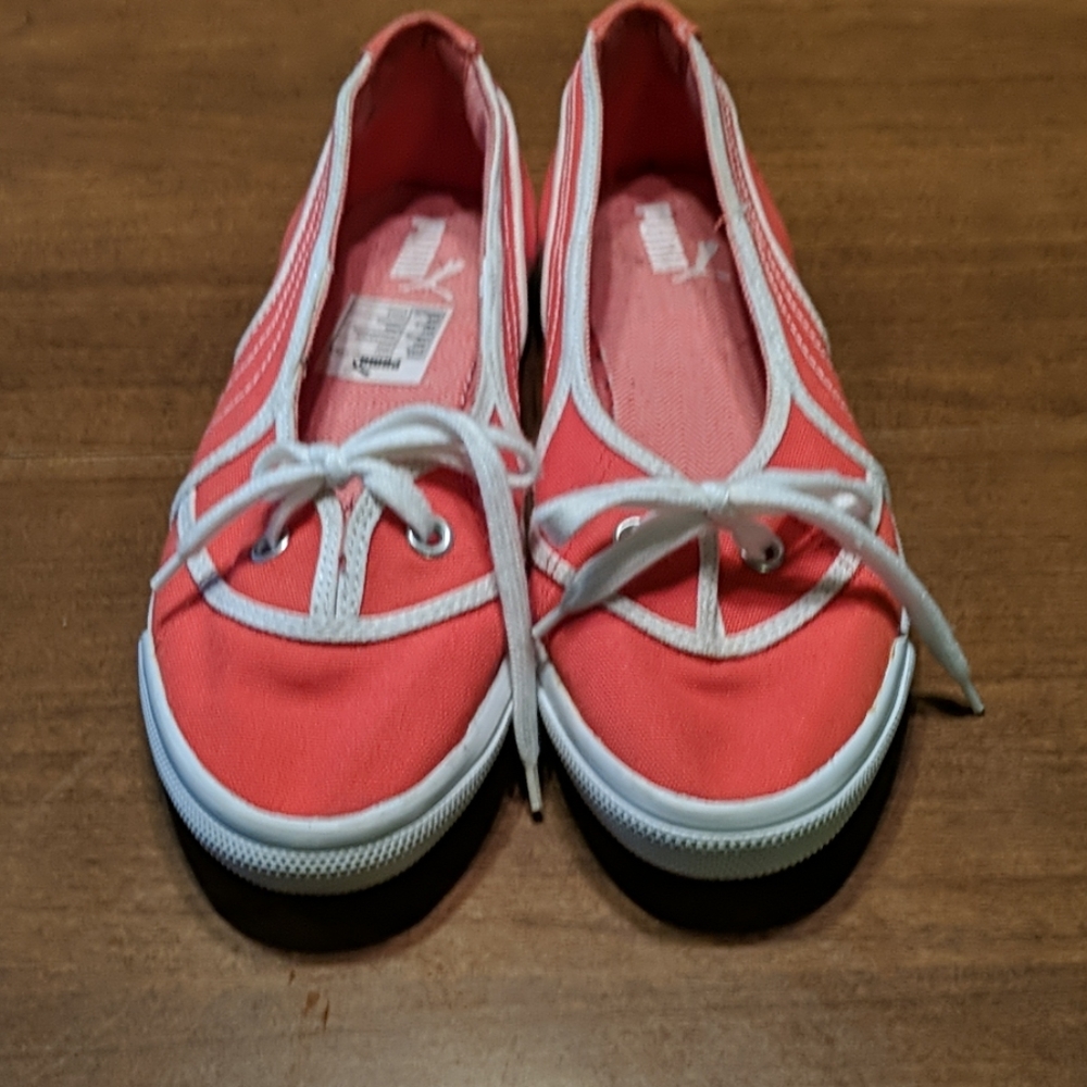 woman's coral puma shoes 8.5